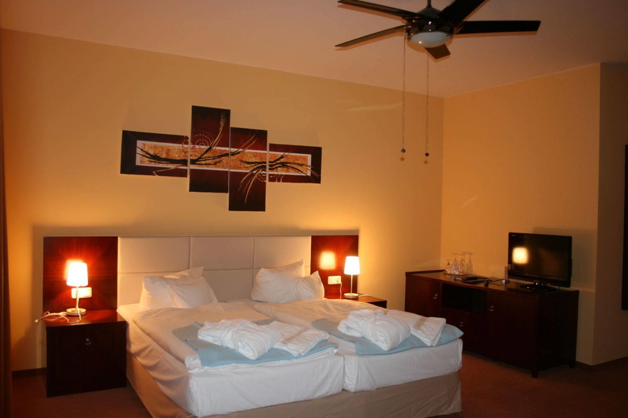 Hotel Resort Maerkisches Meer Diensdorf-Radlow Екстер'єр фото